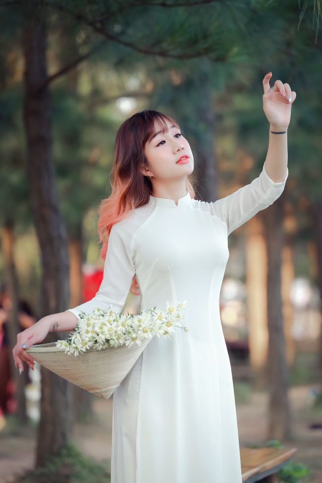 128间房主播跳舞 香烟迷雾